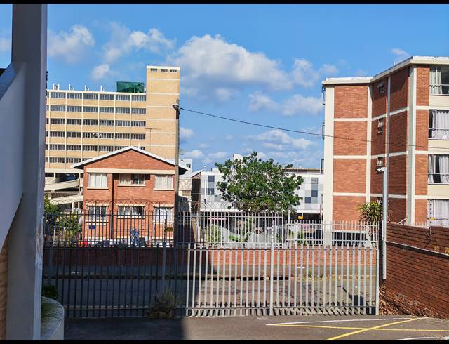 2 BEDROOM APARTMENT FOR SALE IN ESSENWOOD